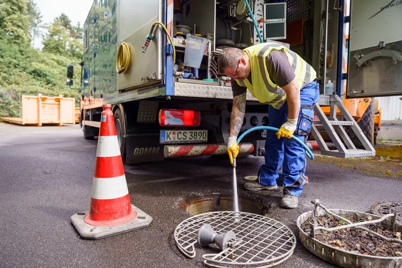 Kanalreinigung Leverkusen: Hochdruckspülung einer Grundleitung durch CANSAN